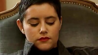 ผมบอก ผมบลอนด์ ญิง ฝึกซ้อมกัน จาก ข้างหลัง