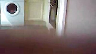 ยืนอยู่