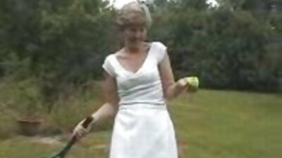 Slutty Brunette Plays with a Vibrator ในขณะที่ Huge Dick fucks เธอ Ass