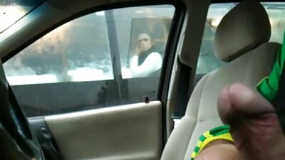 บอสโป๊แสดงให้ผู้มาใหม่เห็นว่าสิ่งต่าง ๆ ทำงานอย่างไรรอบ ๆ ออฟฟิศของเธอ