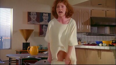 Redhead Hottie ให้ blowjob POV ที่น่าทึ่ง